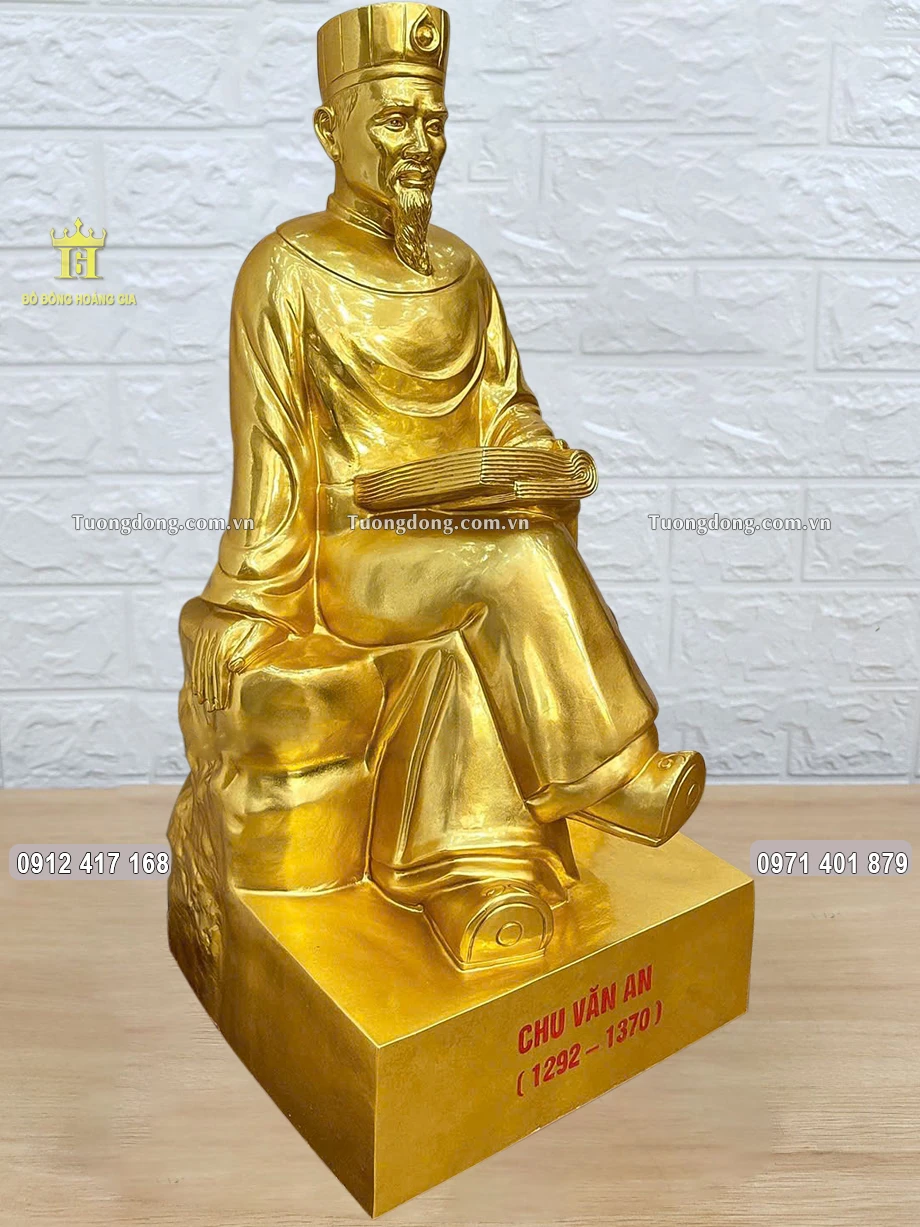 Hình ảnh nhìn nghiêng của bức tượng đồng
